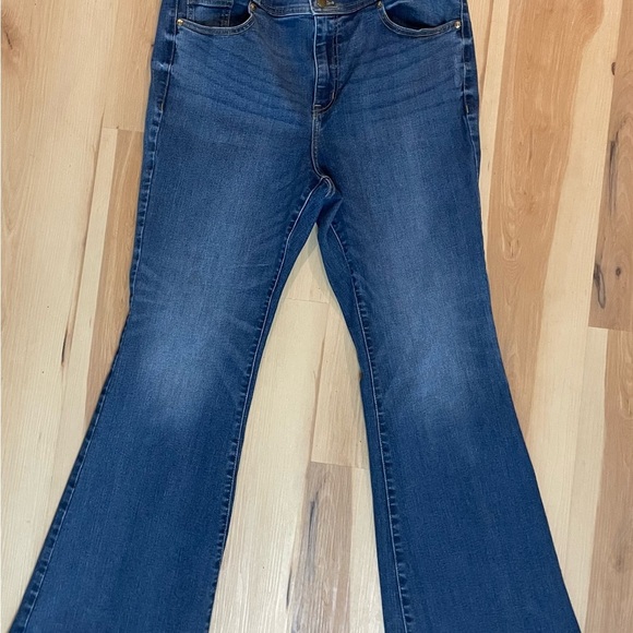 Lane Bryant Flex Magic Waist Ultra High Rise Medium Blue Flare Jeans Size 14 - Picture 6 of 11